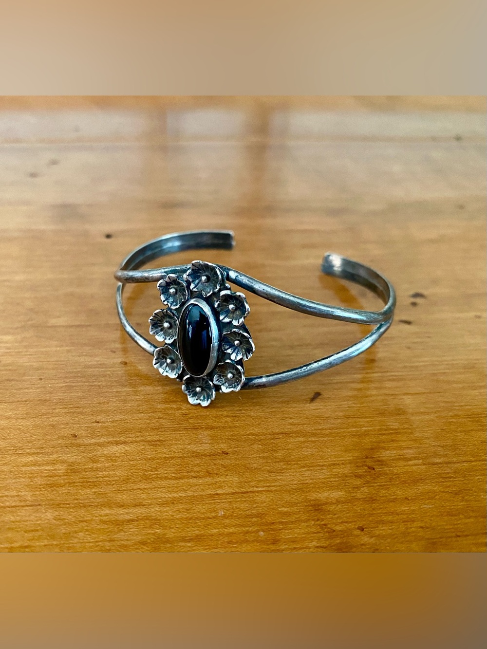 Vintage Native Sterling Silver Onyx Bracelet size  6 3/4”